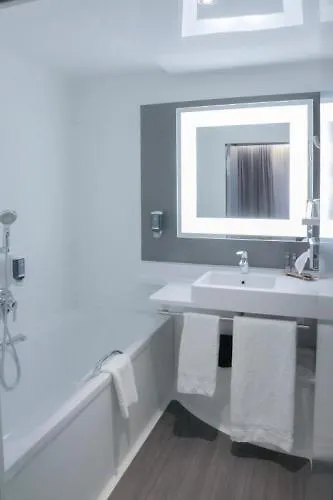 Novotel Donau 4*