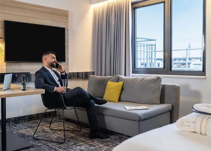 Hotel Novotel Donau 4*