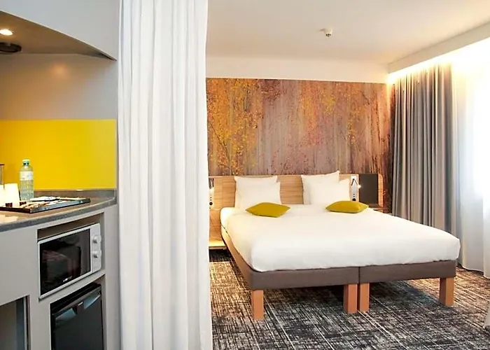 Novotel Donau Hotel 4*